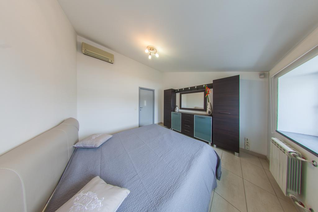 Mansard Apartment Antonovicha 4 Kyjev Exteriér fotografie
