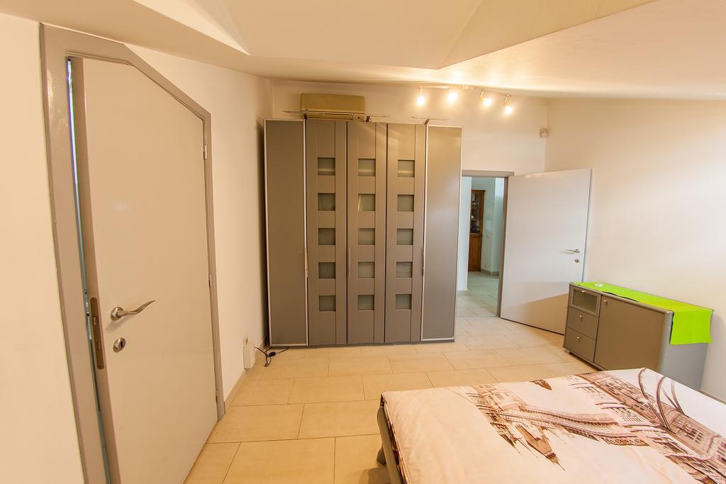 Mansard Apartment Antonovicha 4 Kyjev Exteriér fotografie