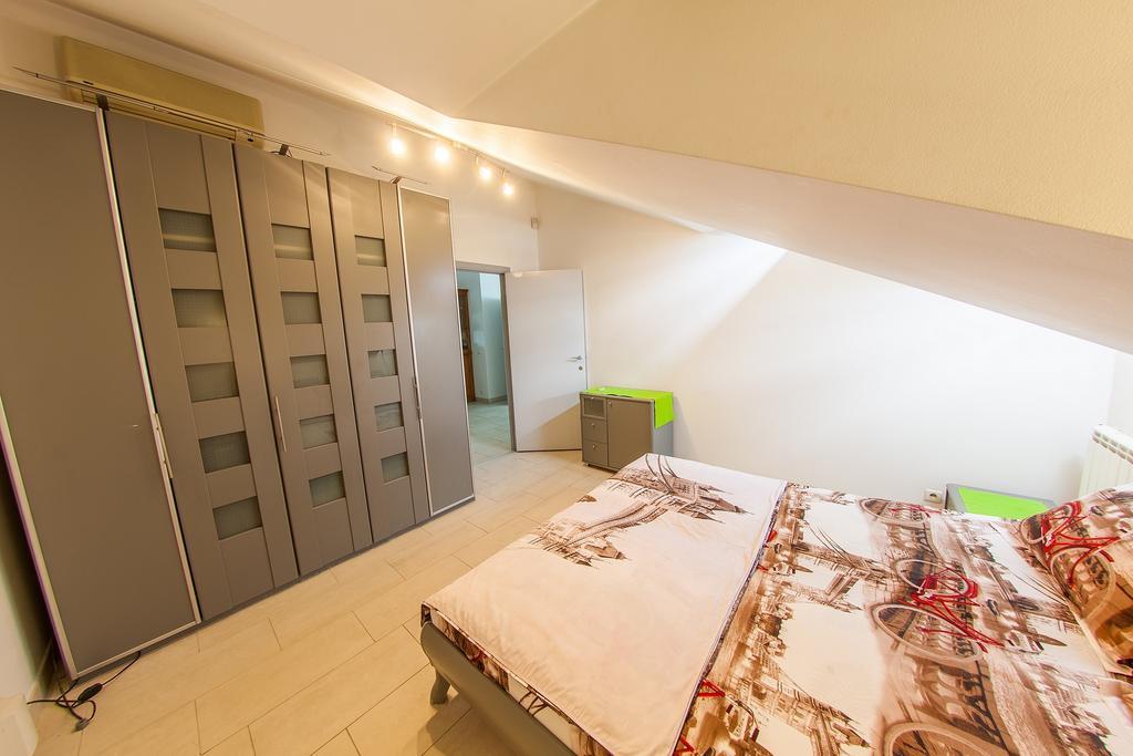 Mansard Apartment Antonovicha 4 Kyjev Exteriér fotografie